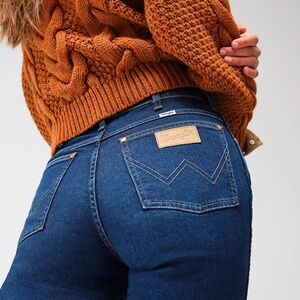 WOMEN'S WRANGLER® WANDERER 622 HIGH RISE FLARE JEAN IN DARK WASH